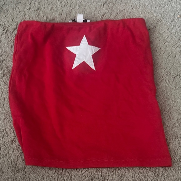 Subdued
STAR TOP - Picture 4 of 6